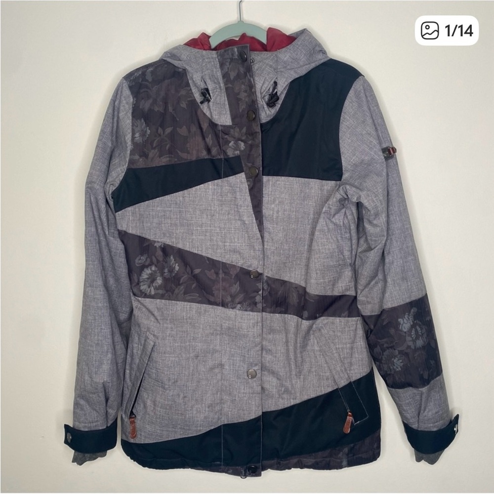 Roxy Fitted Gray and Black Snowboard Ski Jacket. 10K Excellent condition!